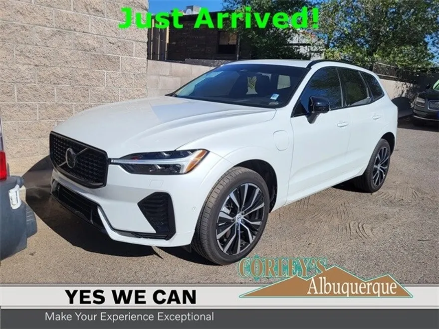 2023 Volvo XC60 Recharge Hybrid T8 Plus photo 1