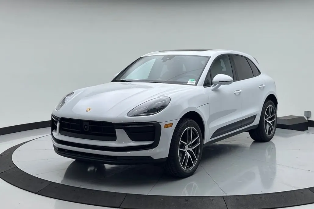 2025 Porsche Macan Base photo 1