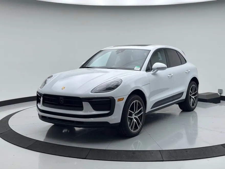 2025 Porsche Macan Base photo 1