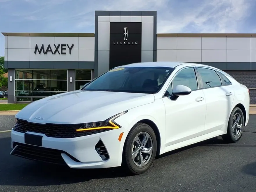 2023 Kia K5 LXS photo 1
