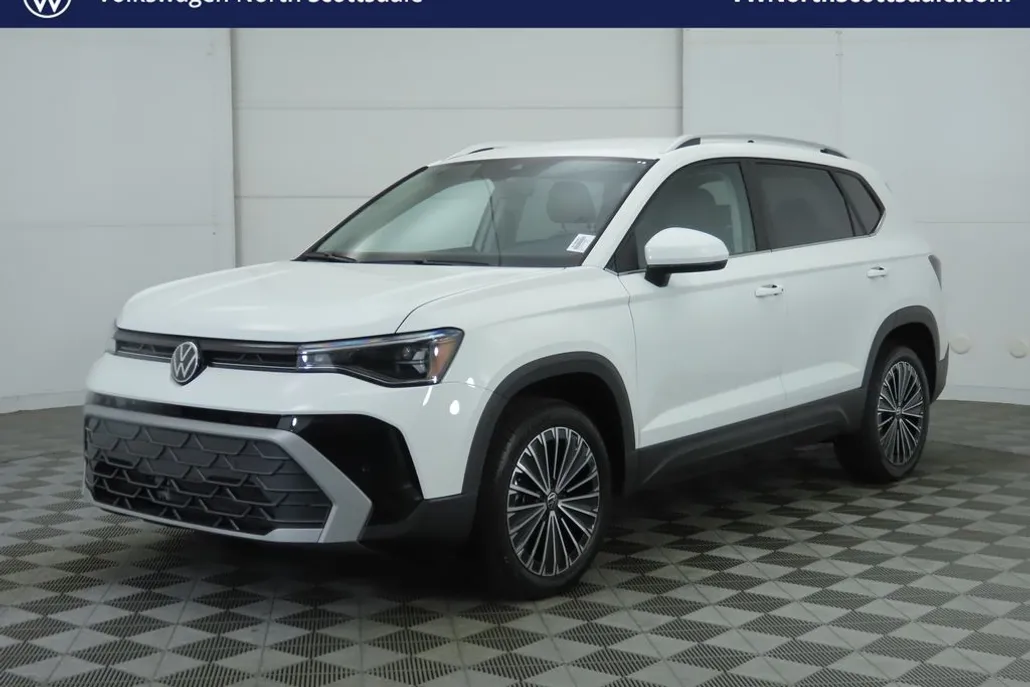 2025 Volkswagen Taos SE photo 1