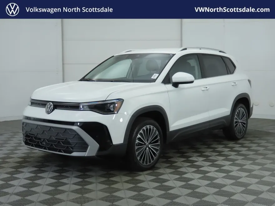 2025 Volkswagen Taos SE photo 1