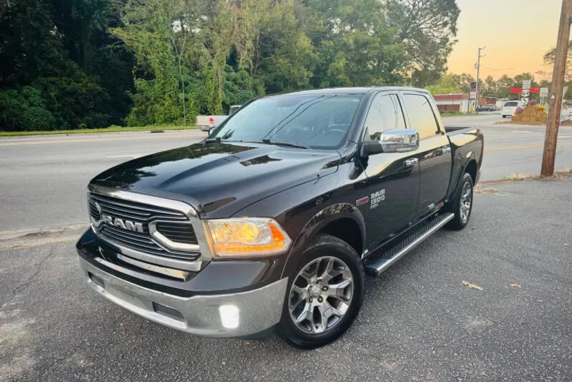 2019 Ram 1500 Laramie photo 1
