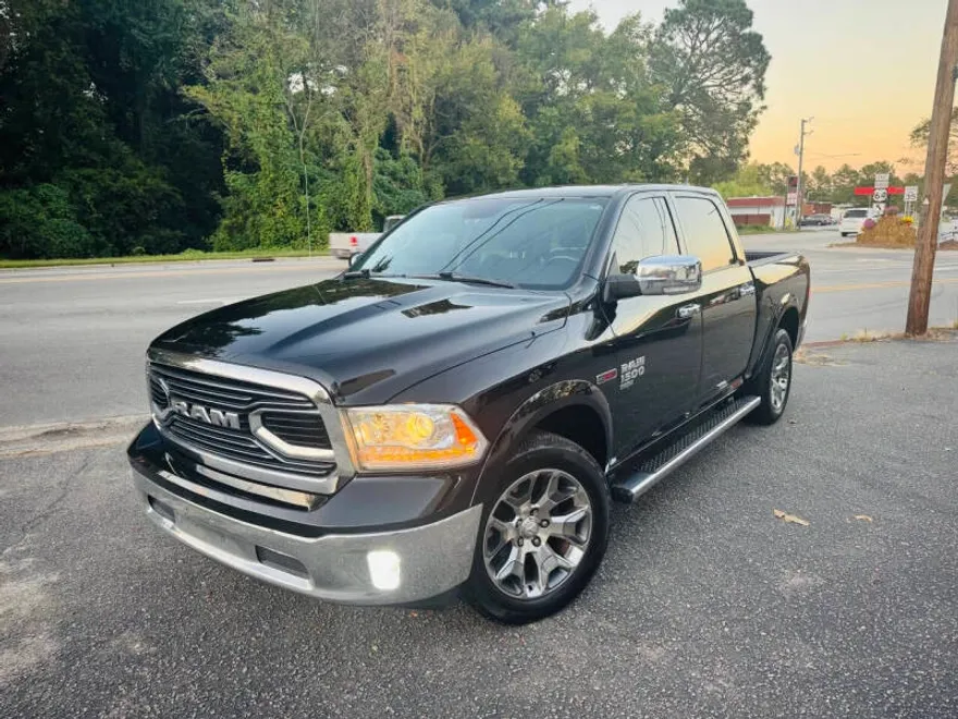 2019 Ram 1500 Laramie photo 1