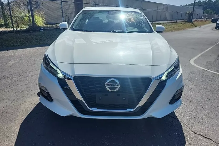 2021 Nissan Altima 2.5 Platinum photo 1