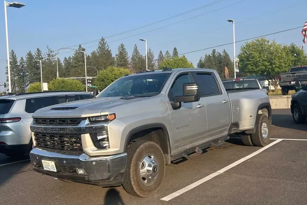 2023 Chevrolet Silverado 3500HD LT photo 1