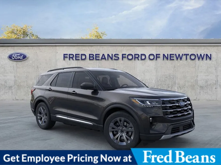 2025 Ford Explorer photo 1