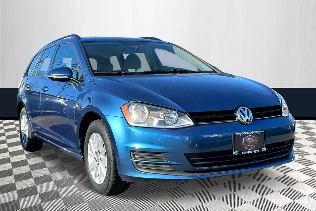 2017 Volkswagen Golf SportWagen TSI SE photo 1