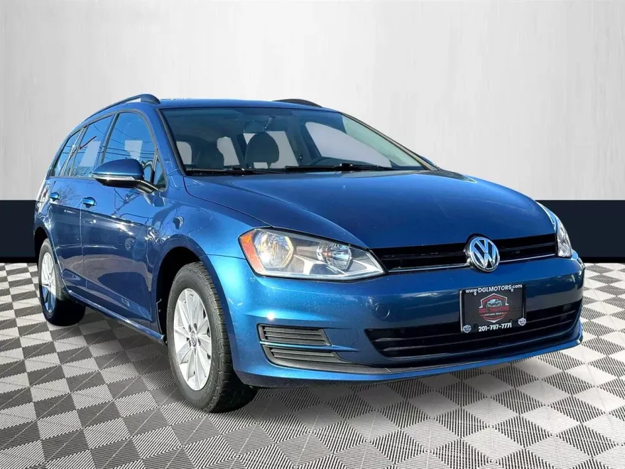 2017 Volkswagen Golf SportWagen TSI SE photo 1