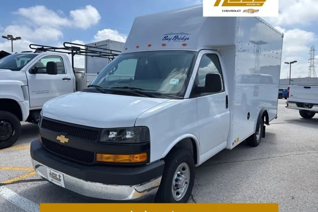 2024 Chevrolet Express Cutaway 3500 photo 1