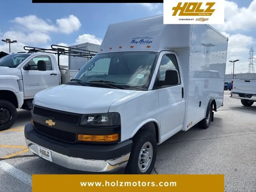 2024 Chevrolet Express Cutaway 3500 photo 1