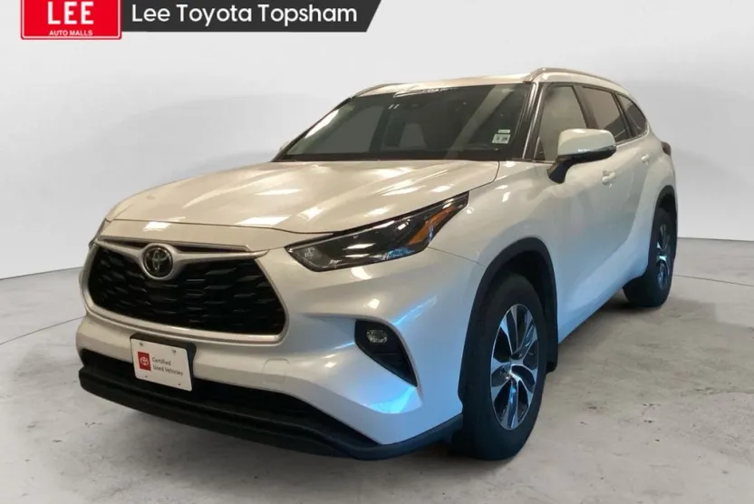 2024 Toyota Highlander XLE photo 1