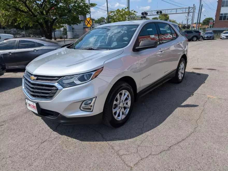 2019 Chevrolet Equinox LS photo 1
