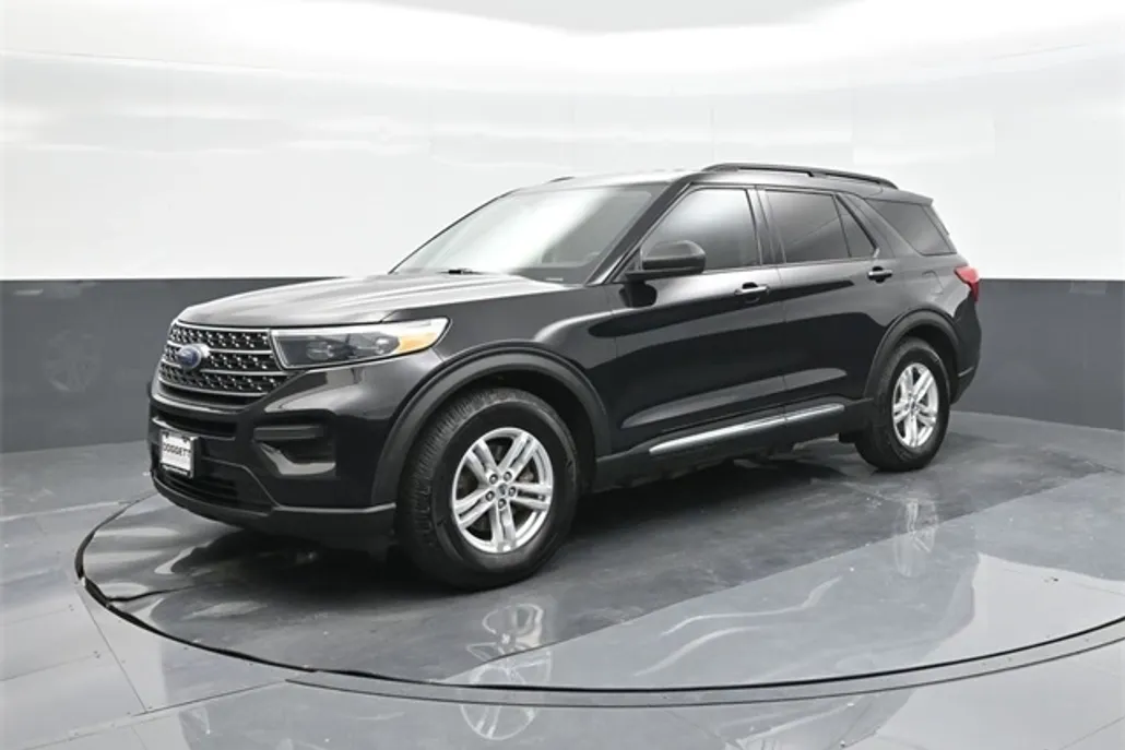 2021 Ford Explorer XLT photo 1