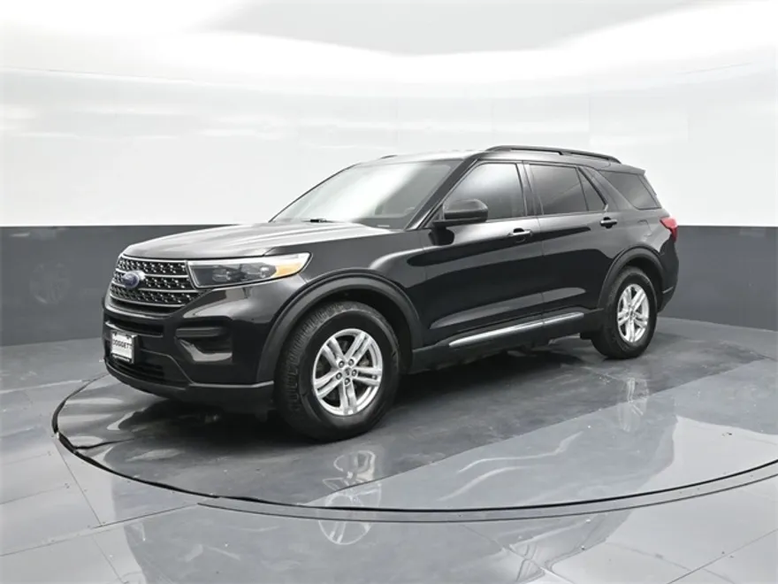 2021 Ford Explorer XLT photo 1