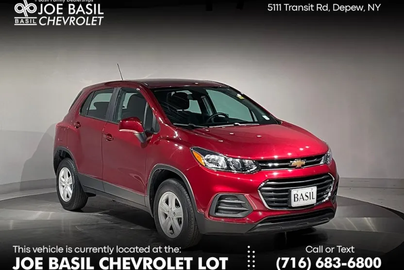 2021 Chevrolet Trax LS photo 1