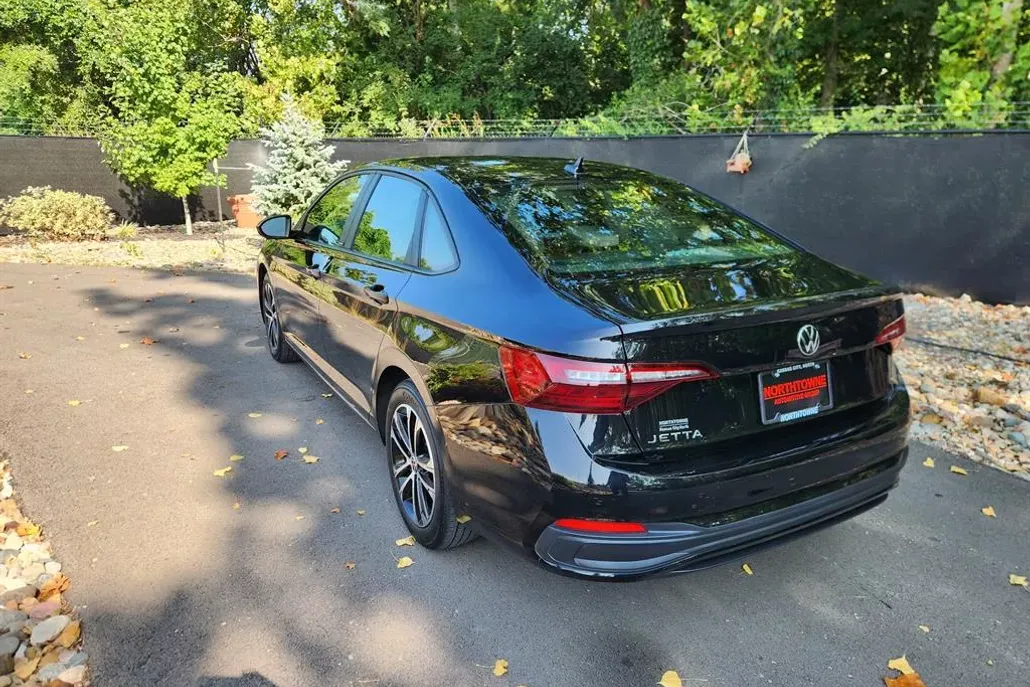 2023 Volkswagen Jetta 1.5T Sport photo 1