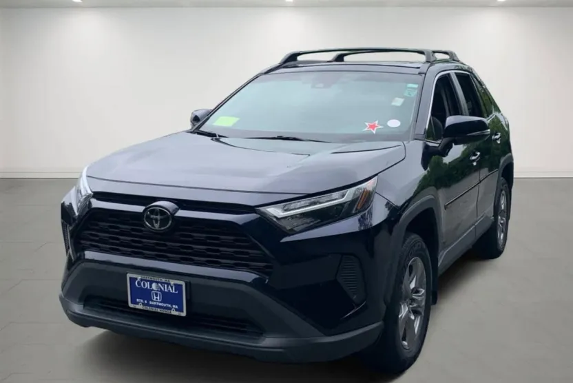 2022 Toyota RAV4 XLE photo 1
