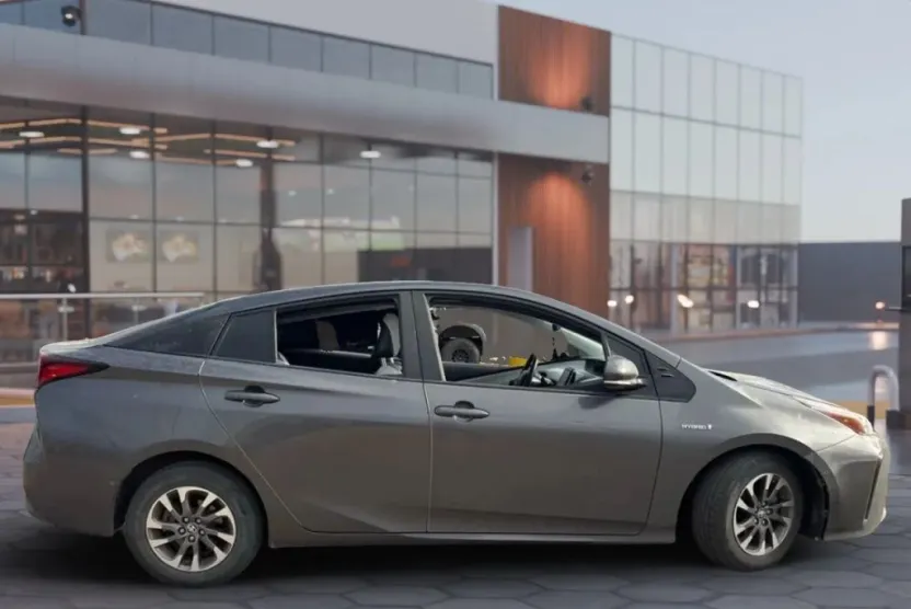 2019 Toyota Prius Limited photo 1