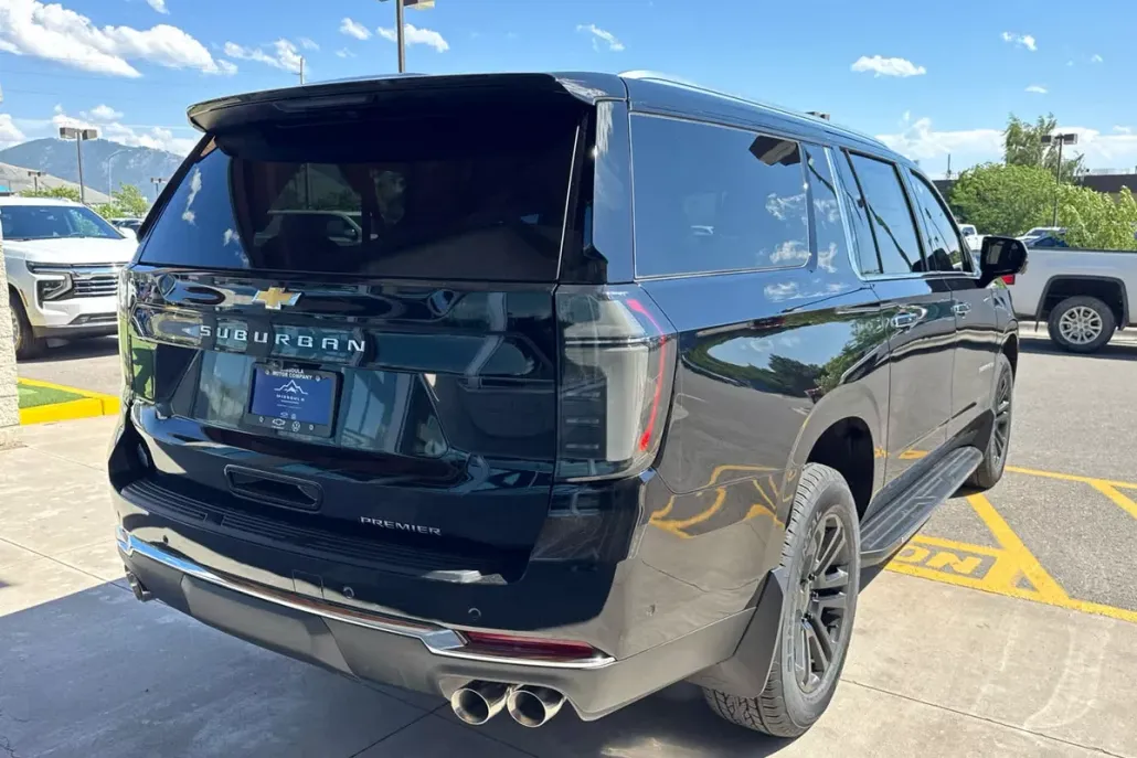 2025 Chevrolet Suburban Premier photo 1