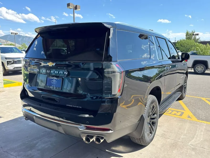 2025 Chevrolet Suburban Premier photo 1