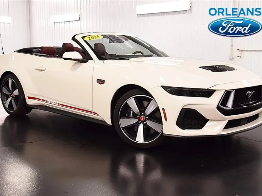 2025 Ford Mustang GT Premium photo 1