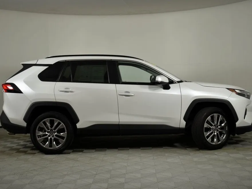 2023 Toyota RAV4 XLE Premium photo 1