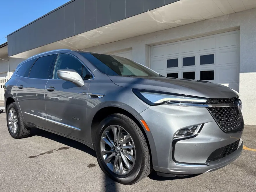 2023 Buick Enclave Avenir photo 1