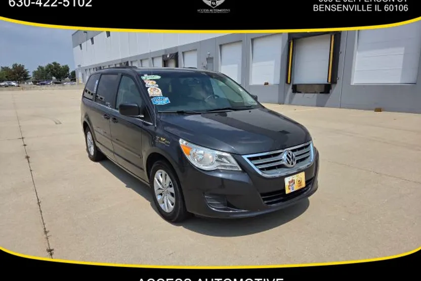 2012 Volkswagen Routan SE photo 1