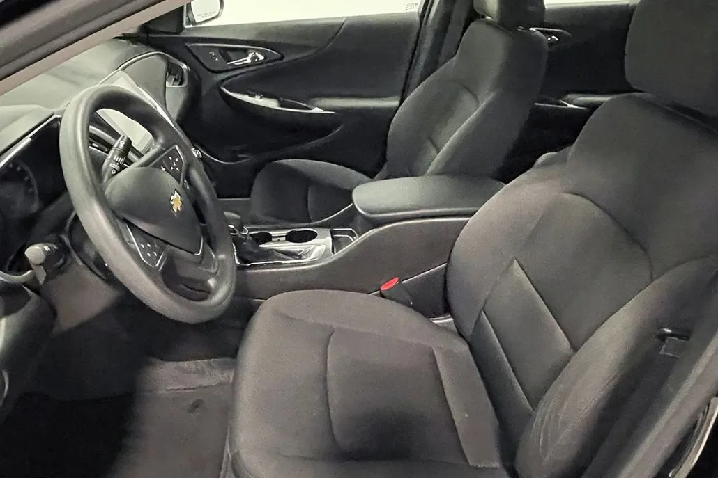 2022 Chevrolet Malibu LS photo 1