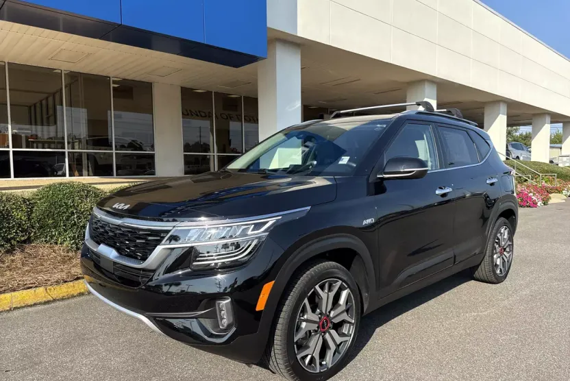 2023 Kia Seltos SX photo 1