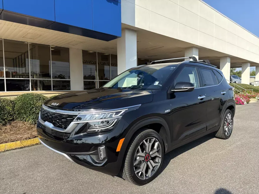 2023 Kia Seltos SX photo 1