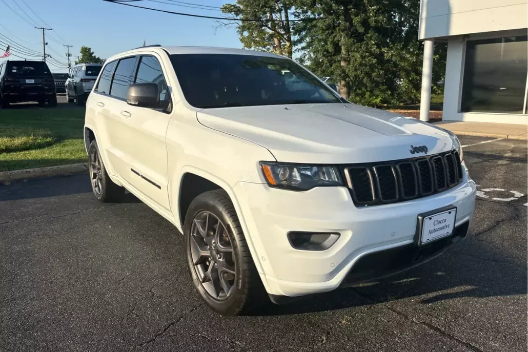 2021 Jeep Grand Cherokee Anniversary Edition photo 1