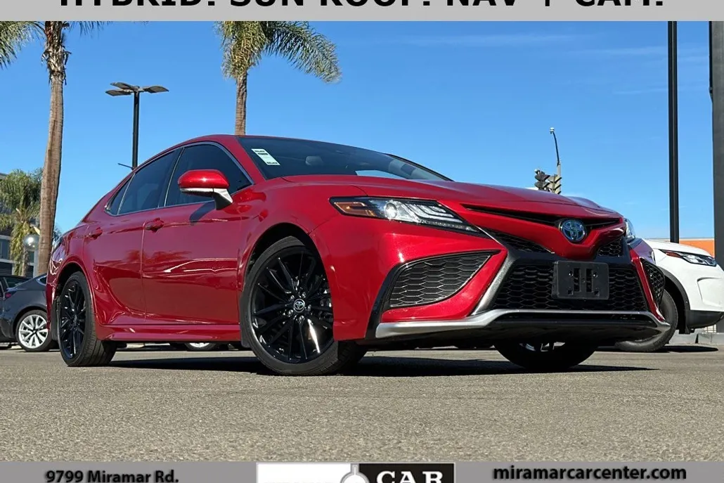2022 Toyota Camry Hybrid XSE photo 1