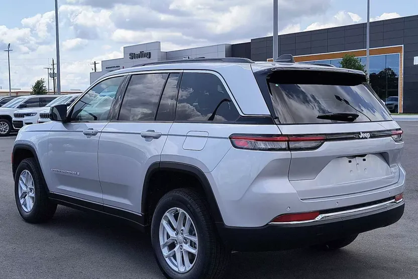 2025 Jeep Grand Cherokee Laredo X photo 1
