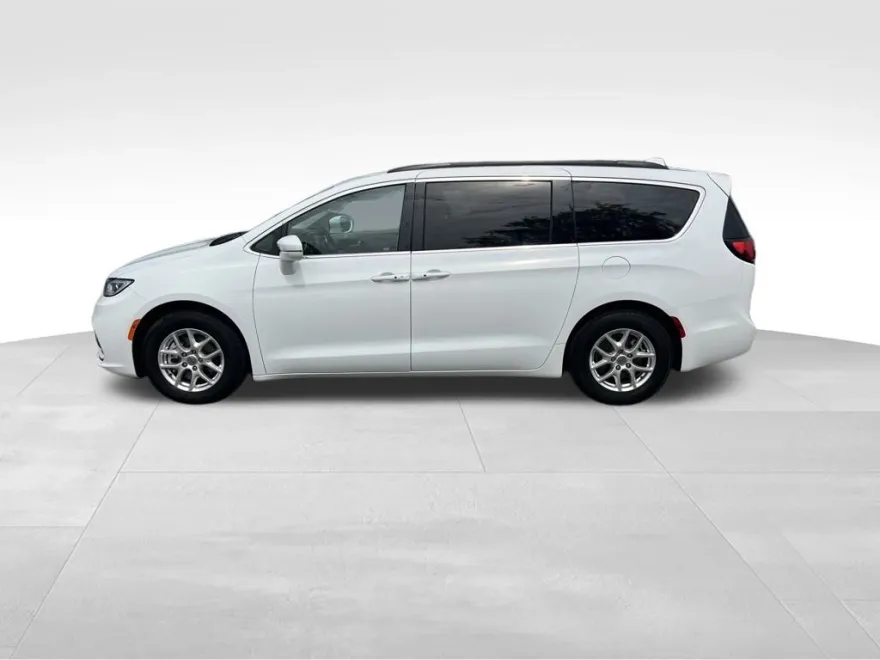 2022 Chrysler Pacifica Touring L photo 1