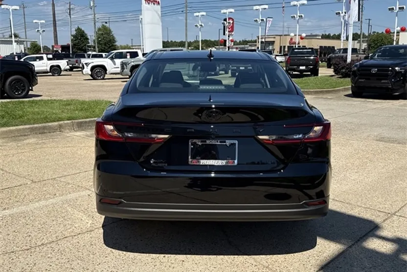 2025 Toyota Camry LE photo 1