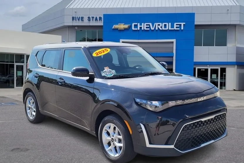 2025 Kia Soul LX photo 1