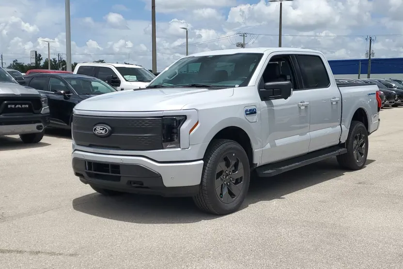 2025 Ford F-150 Lightning photo 1