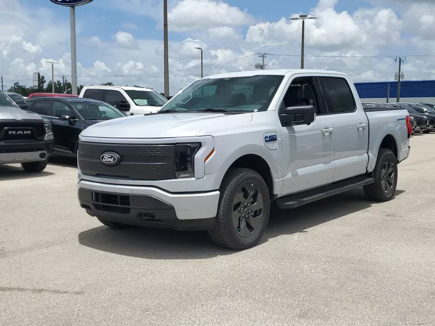 2025 Ford F-150 Lightning photo 1