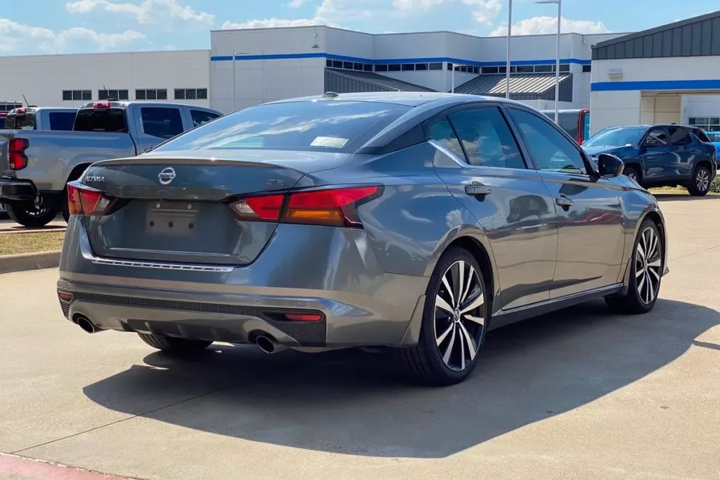 2022 Nissan Altima 2.5 SR photo 1