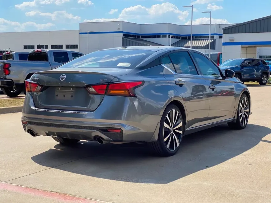 2022 Nissan Altima 2.5 SR photo 1