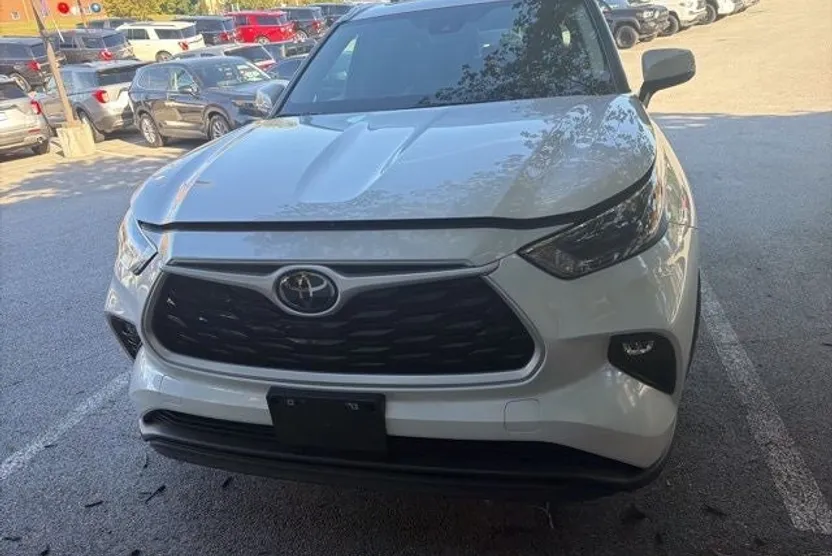 2023 Toyota Highlander L photo 1