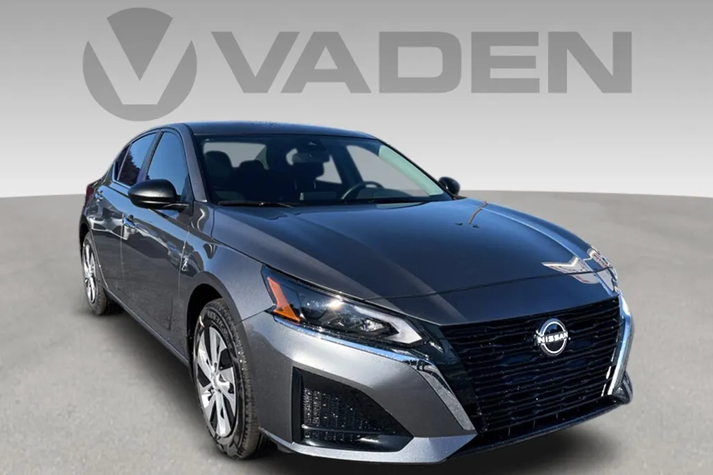 2025 Nissan Altima S photo 1