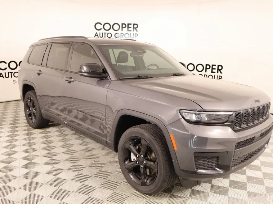 2022 Jeep Grand Cherokee Altitude photo 1