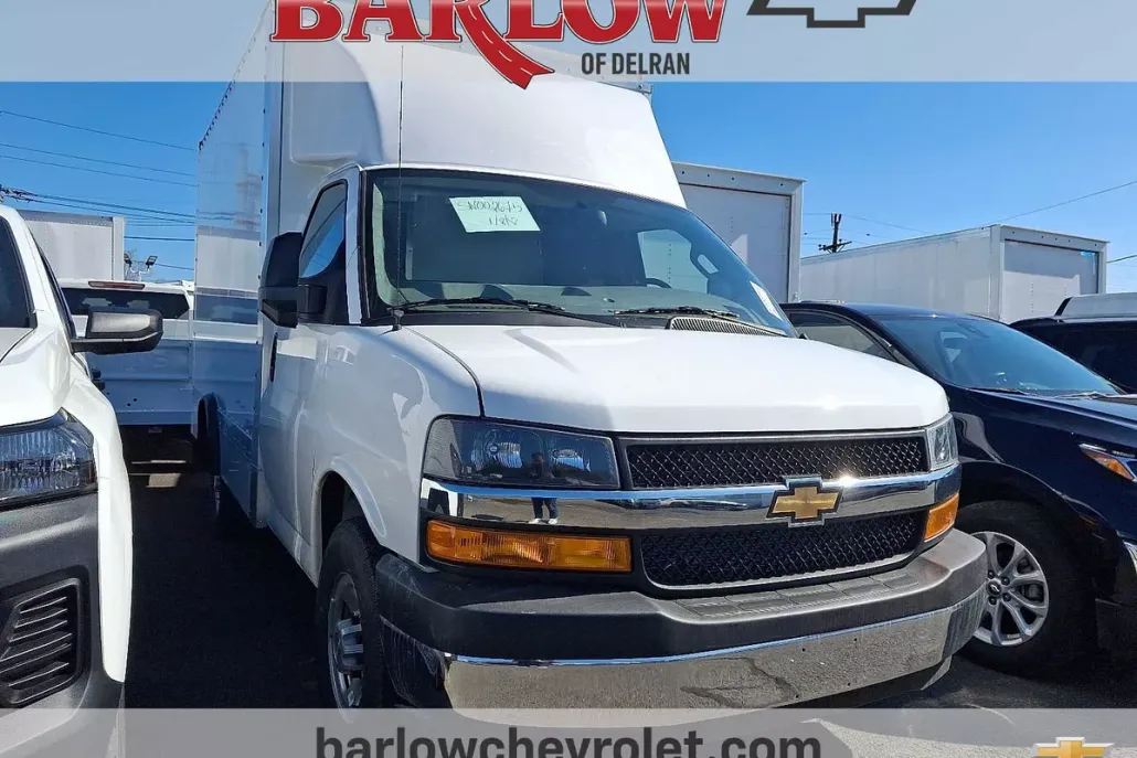 2025 Chevrolet Express Cutaway 3500 photo 1