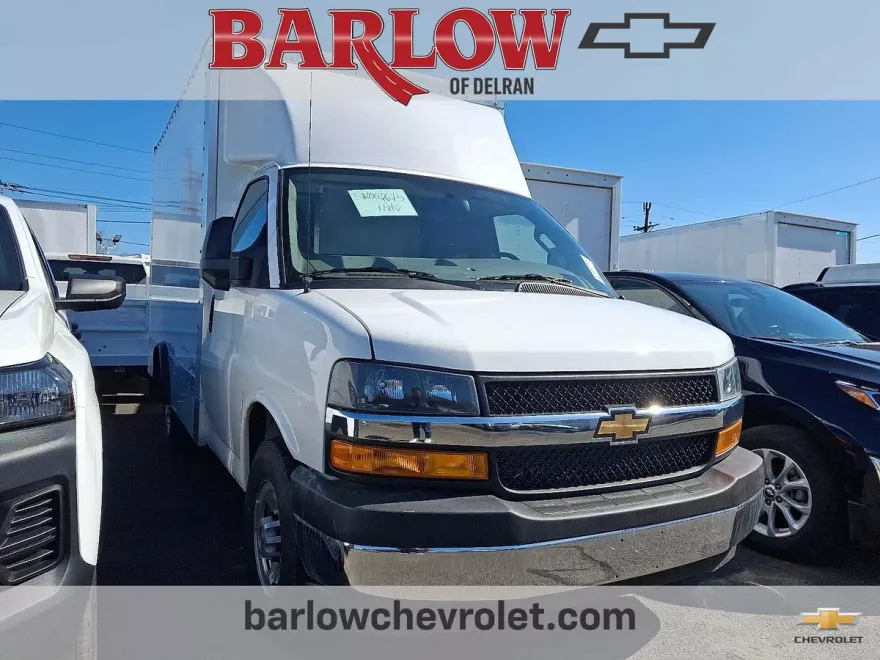 2025 Chevrolet Express Cutaway 3500 photo 1