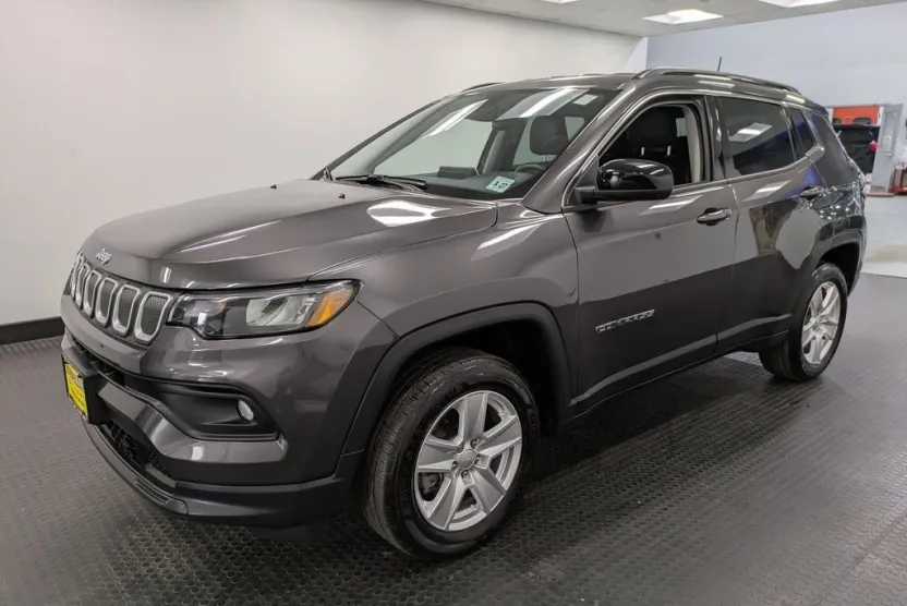 2022 Jeep Compass Latitude photo 1