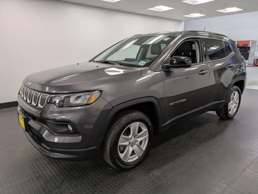 2022 Jeep Compass Latitude photo 1