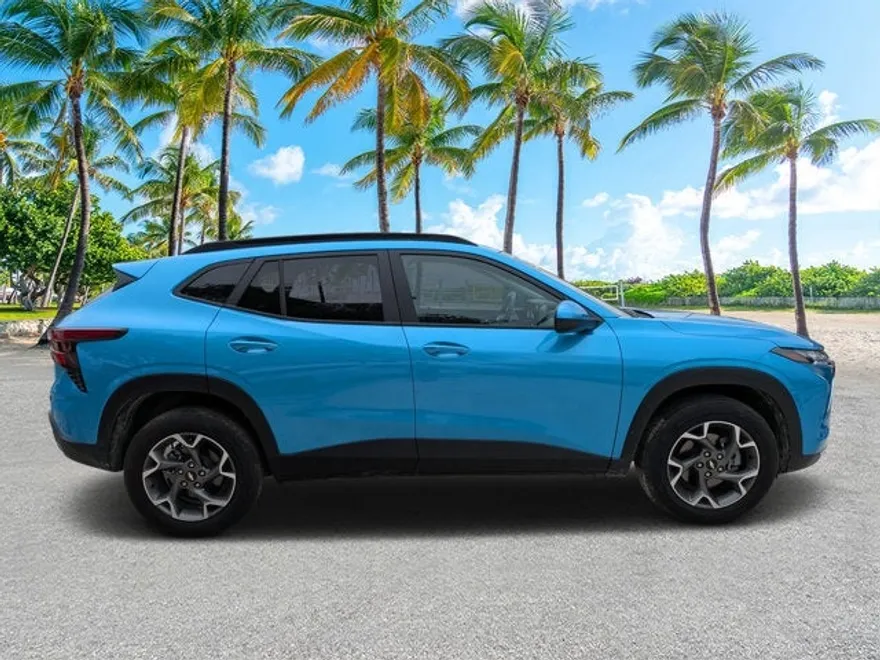 2025 Chevrolet Trax LT photo 1